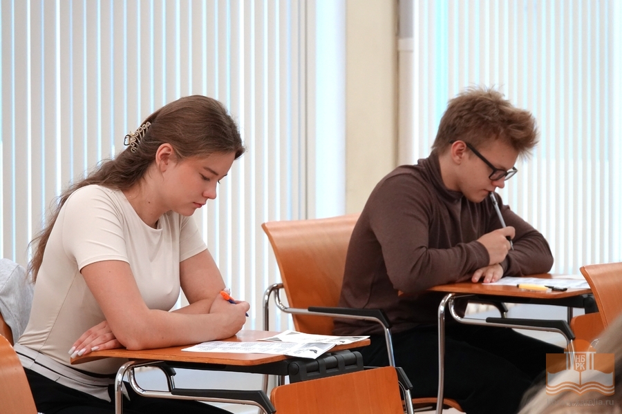 Kirjallisuussanelu 2025 Kansalliskirjastossa