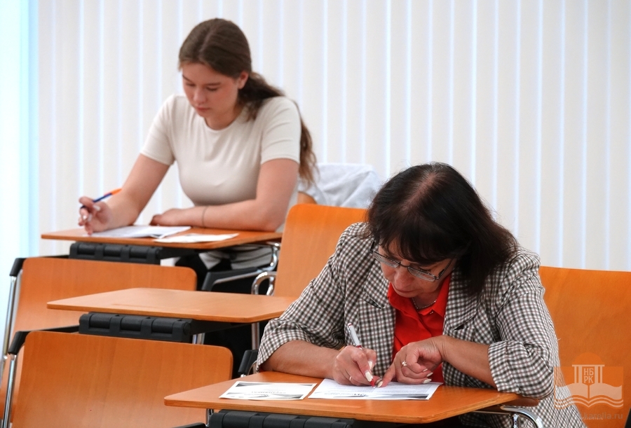 Kirjallisuussanelu 2025 Kansalliskirjastossa