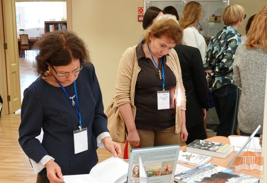 Luetaan Arktiksesta -näyttelyssä Karjalan Kansalliskirjastossa