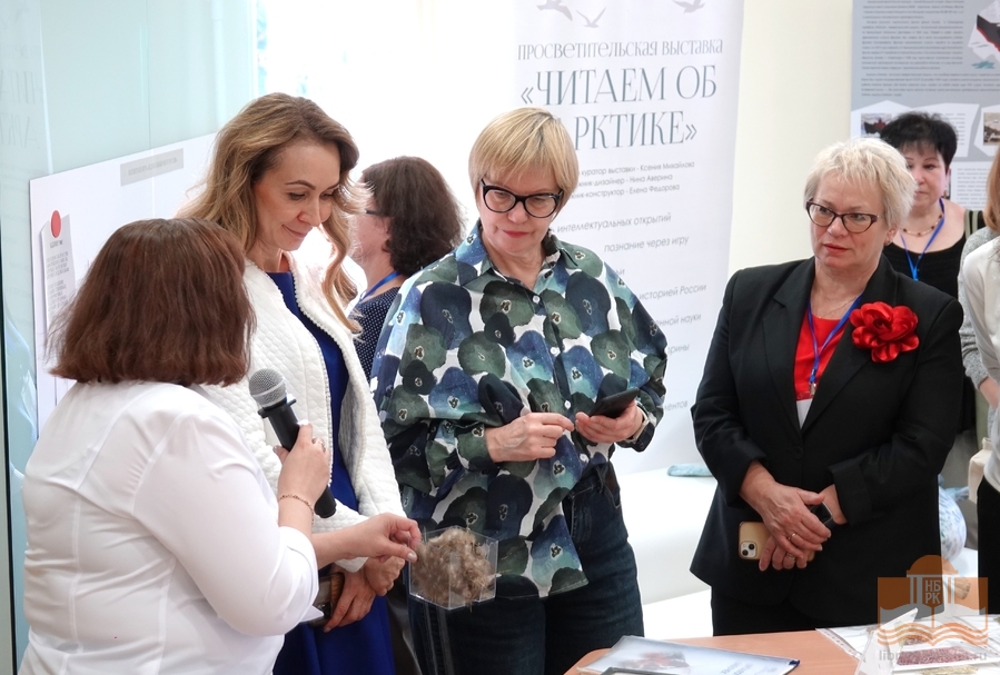 Luetaan Arktiksesta -näyttelyssä Karjalan Kansalliskirjastossa