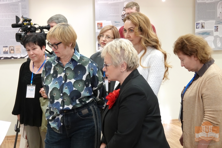 Luetaan Arktiksesta -näyttelyssä Karjalan Kansalliskirjastossa