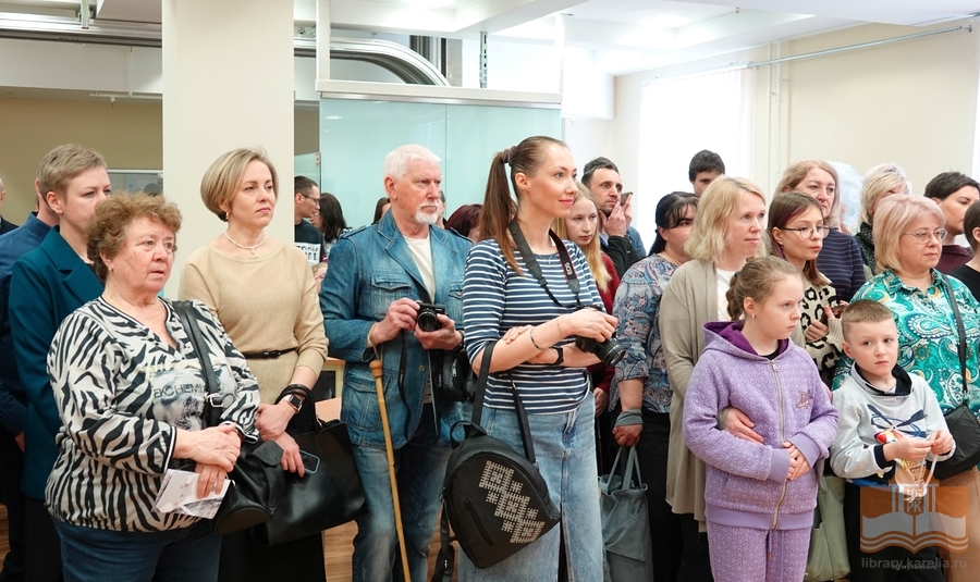 Karjala. Historiaa kivessä –näyttelyn avajaisissa