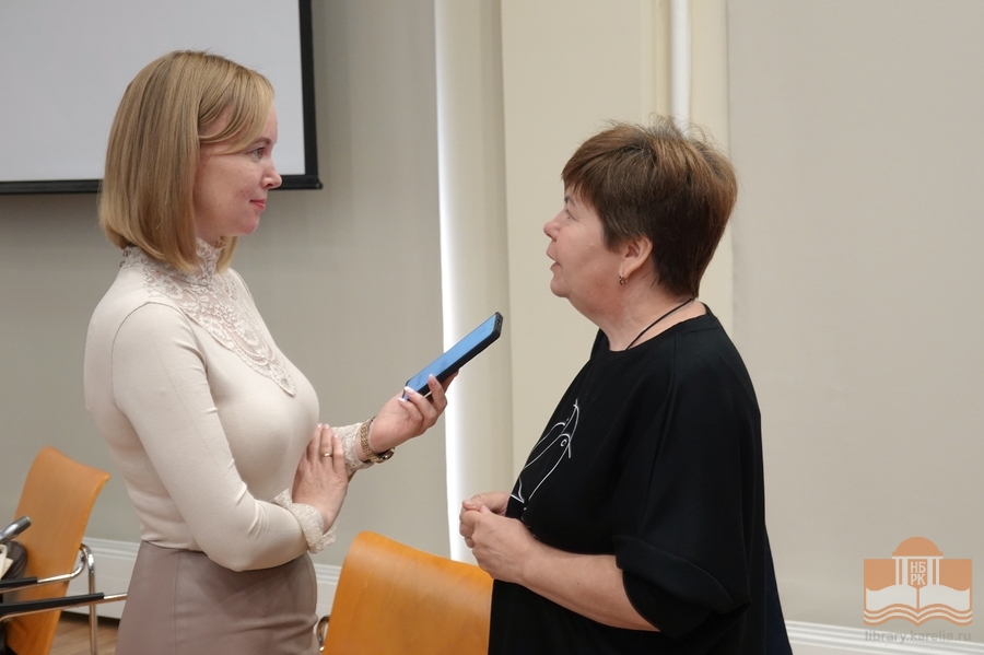 Vähälukuisten alkuperäiskansojen perinteiden säilyttäminen ja kehittäminen –konferenssissa