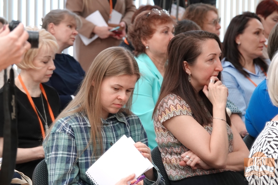 Vähälukuisten alkuperäiskansojen perinteiden säilyttäminen ja kehittäminen –konferenssissa