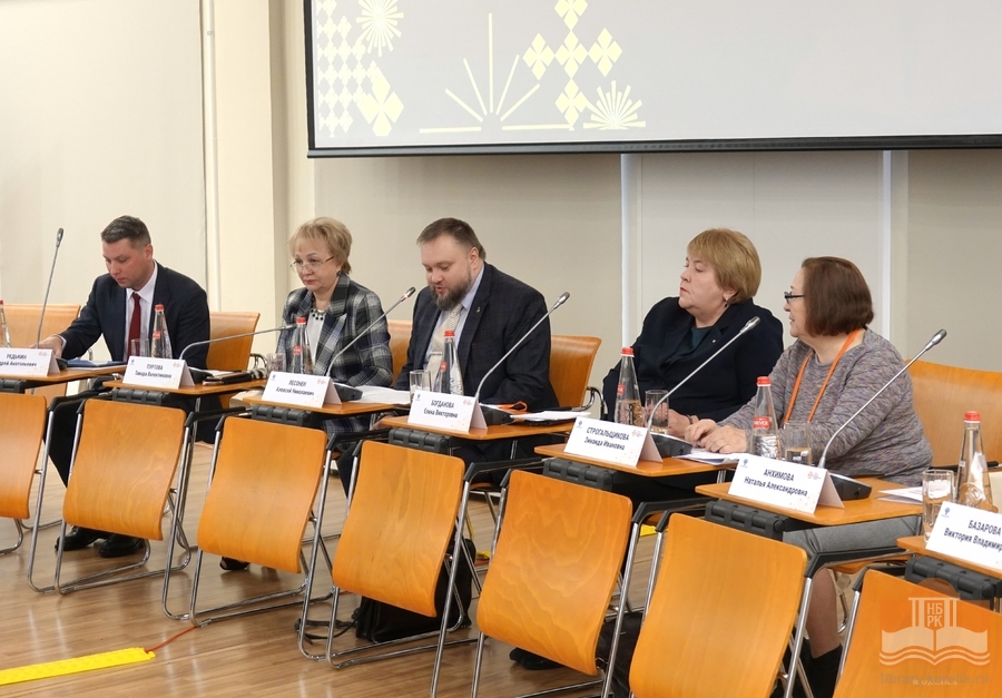 Vähälukuisten alkuperäiskansojen perinteiden säilyttäminen ja kehittäminen –konferenssissa