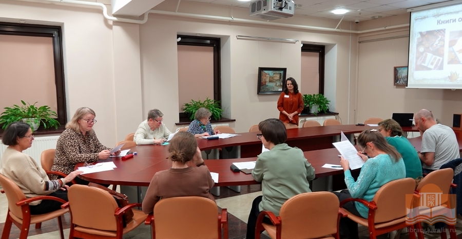 Oma/Vieras –projektin osallistujat Karjalan Kansalliskirjastossa