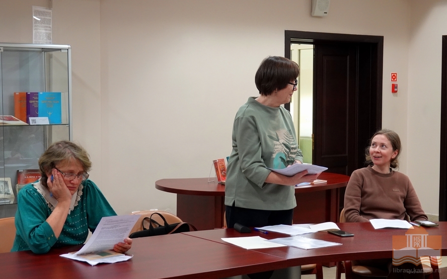 Oma/Vieras –projektin osallistujat Karjalan Kansalliskirjastossa