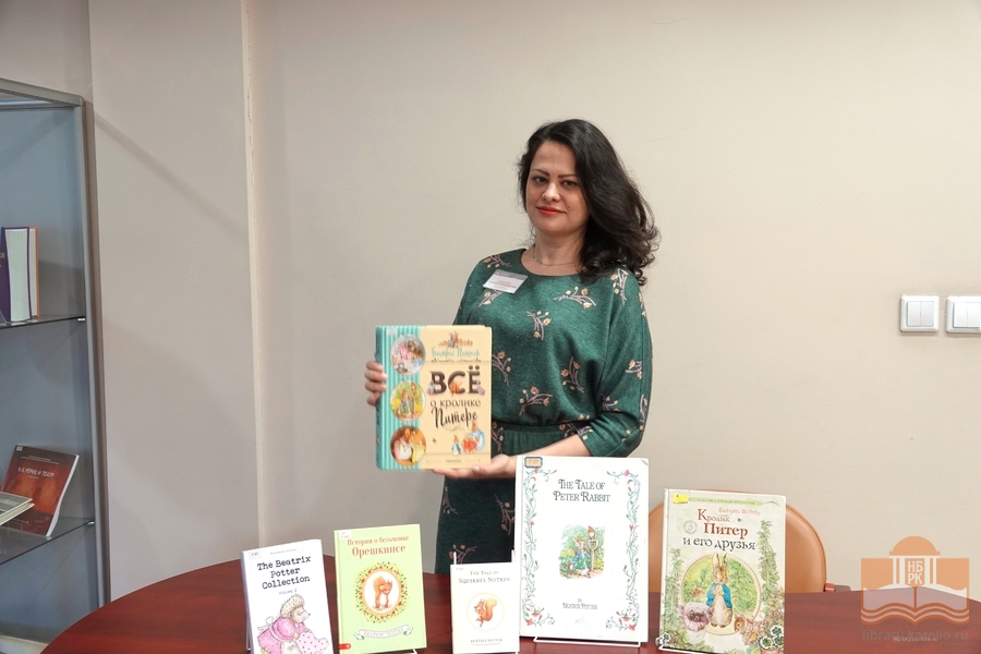 Natalja Mihailova, Oma/Vieras –projektin juontaja. B. Potterin ”piirretyt sadut” karjalaksi