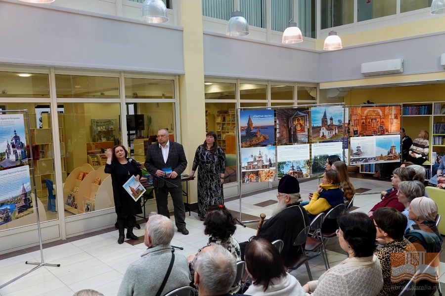 Puhuu I. Petuhova, Karjalan Kansallisarkiston varajohtaja