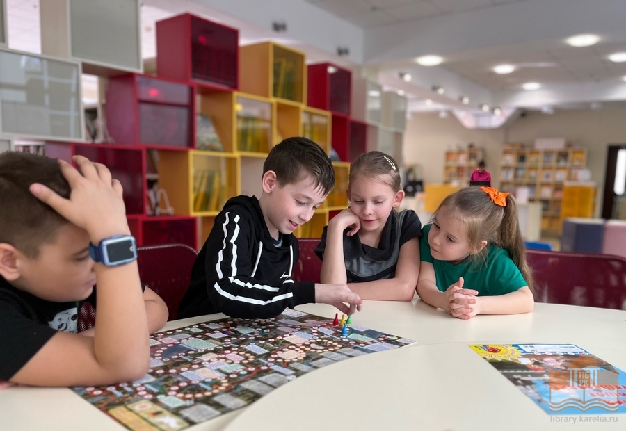 Perheen viihdealue Karjalainen pelihuone