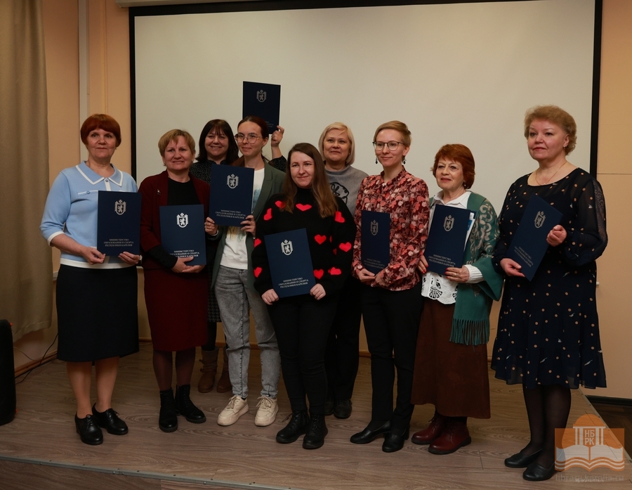 Venäjän kirjastopäivän kunniaksi järjestetyn juhlatilaisuuden osallistujia
