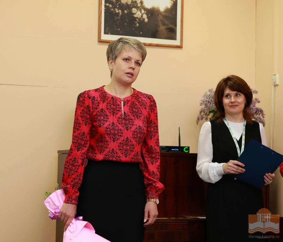 Tervehdyspuheensa piti Svetlana Okuškova, Kontupohjan piirin asiainhallinnoija