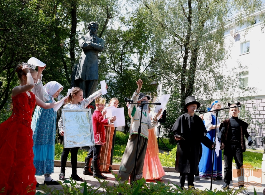 A. S. Puškinin keskikoulun nro 10 opiskelijat