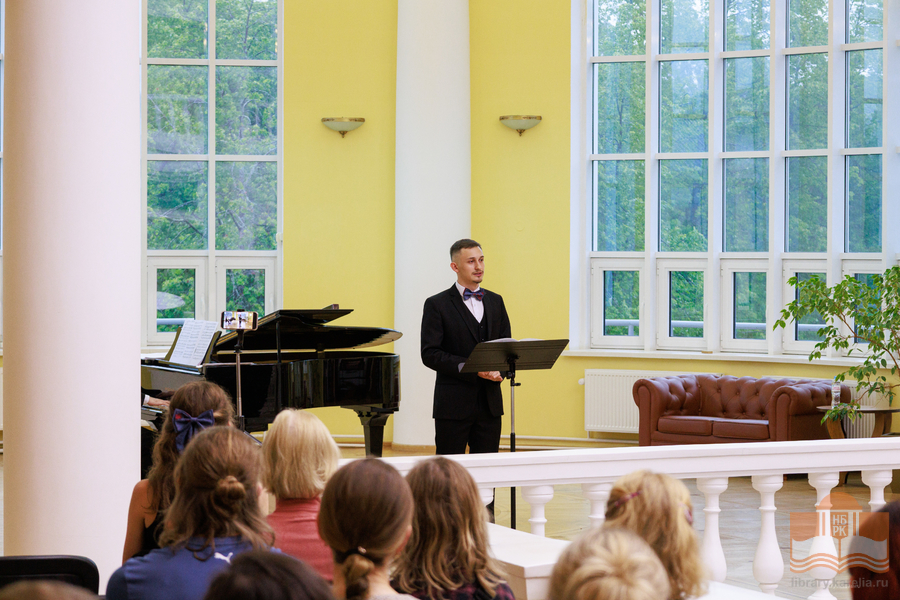Karjalan valtionfilharmonian mieskuoron solisti Andrei Fjodorov (baritoni)