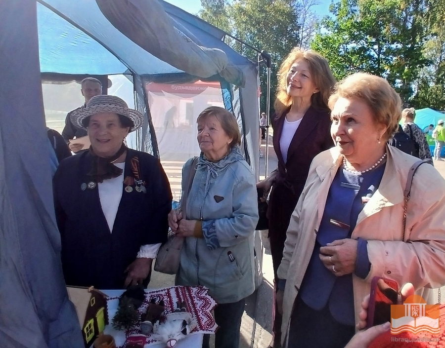 V. Pivnenko, Kansalliskirjaston Hallintoneuvoston puheenjohtaja ja Venäjän federaation valtionduuman kansanedustaja